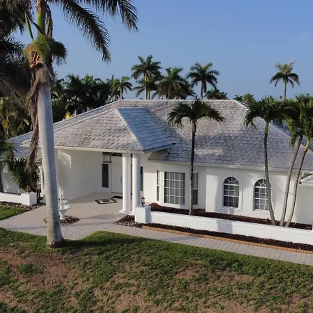 Villa The White House